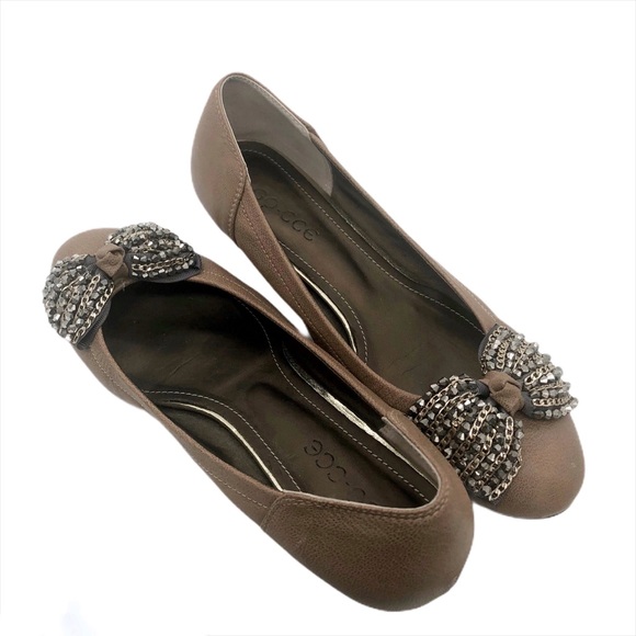 WOMEN’S Sparkle Bling Bow Accented Faux Leather Flats with Chains and Beads - Picture 5 of 11
